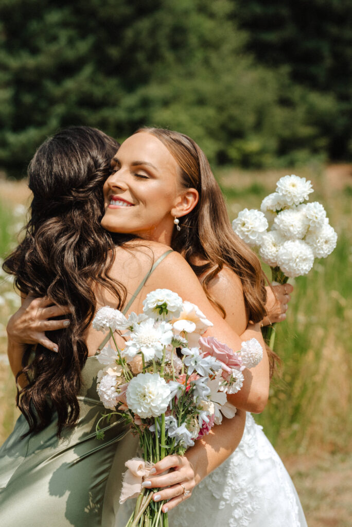 summer garden wedding in the Columbia River Gorge at Wind Mountain Ranch, luxury wedding photographer