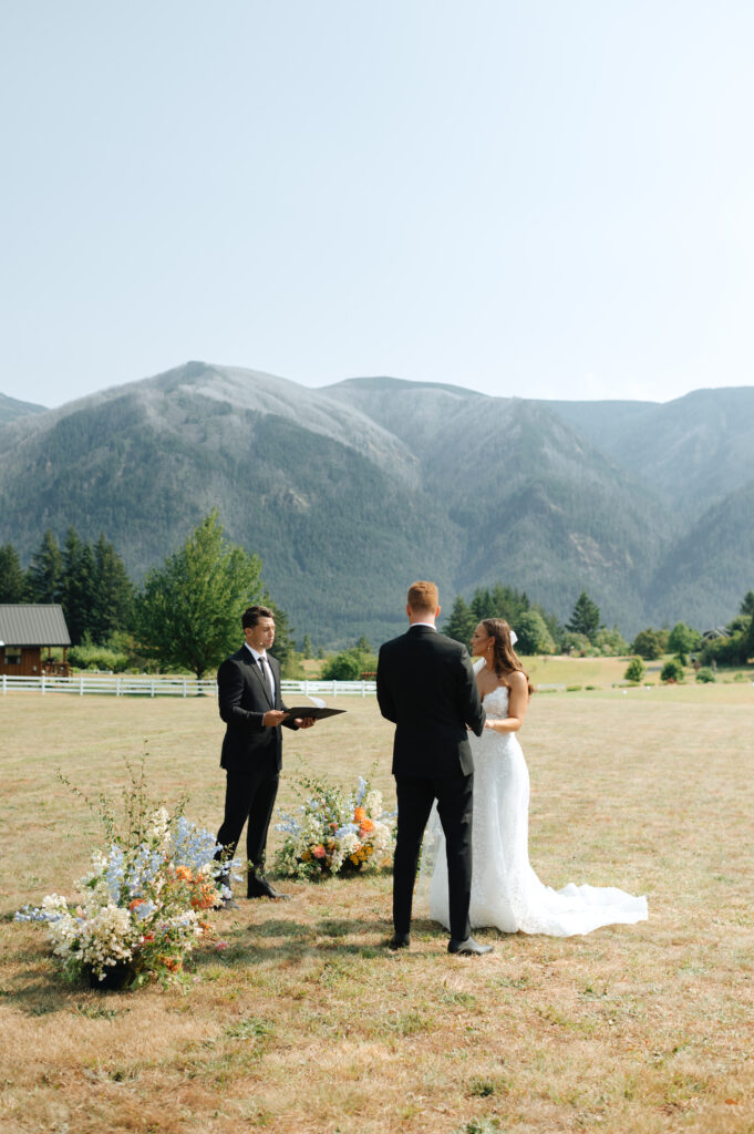 summer garden wedding in the Columbia River Gorge at Wind Mountain Ranch, outdoor ceremony with mountain views