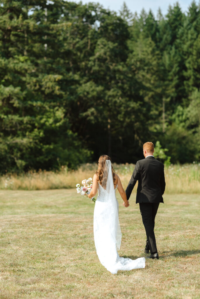 summer garden wedding in the Columbia River Gorge at Wind Mountain Ranch, outdoor ceremony with mountain views