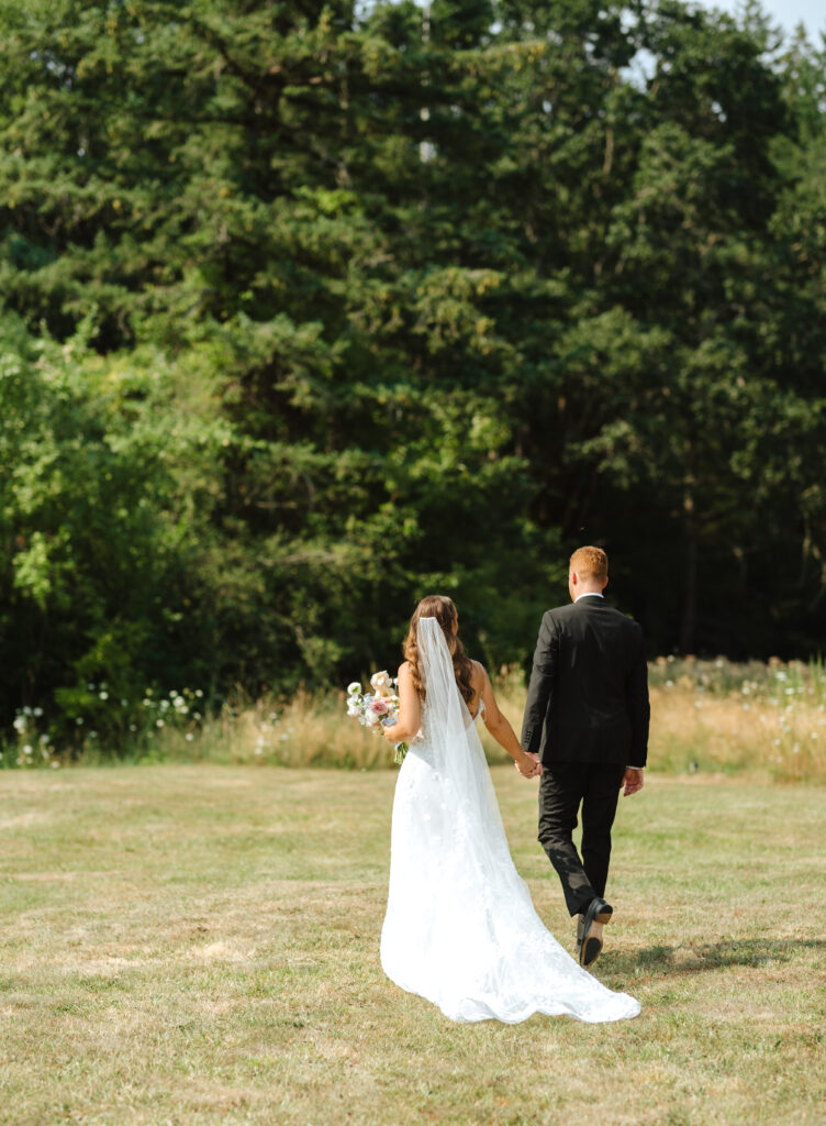 summer garden wedding in the Columbia River Gorge at Wind Mountain Ranch, outdoor ceremony with mountain views