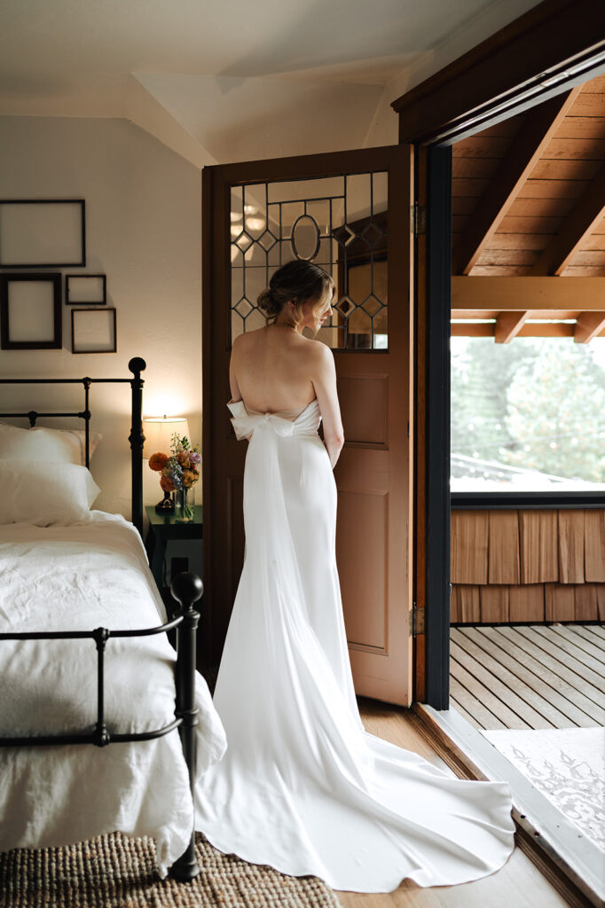 bride getting ready for oregon forest wedding at mount Tom House