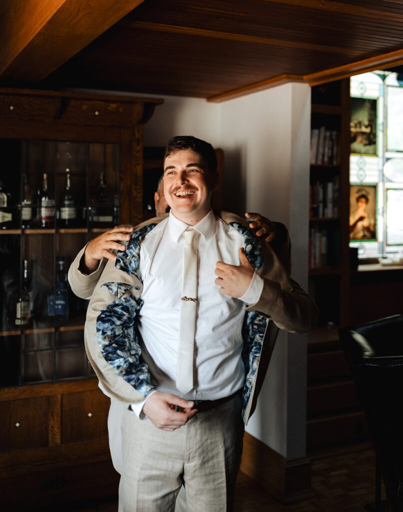 groom getting ready for oregon forest wedding at mount Tom House