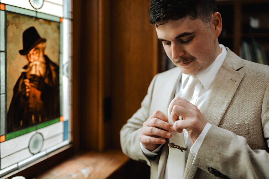 groom getting ready for oregon forest wedding at mount Tom House