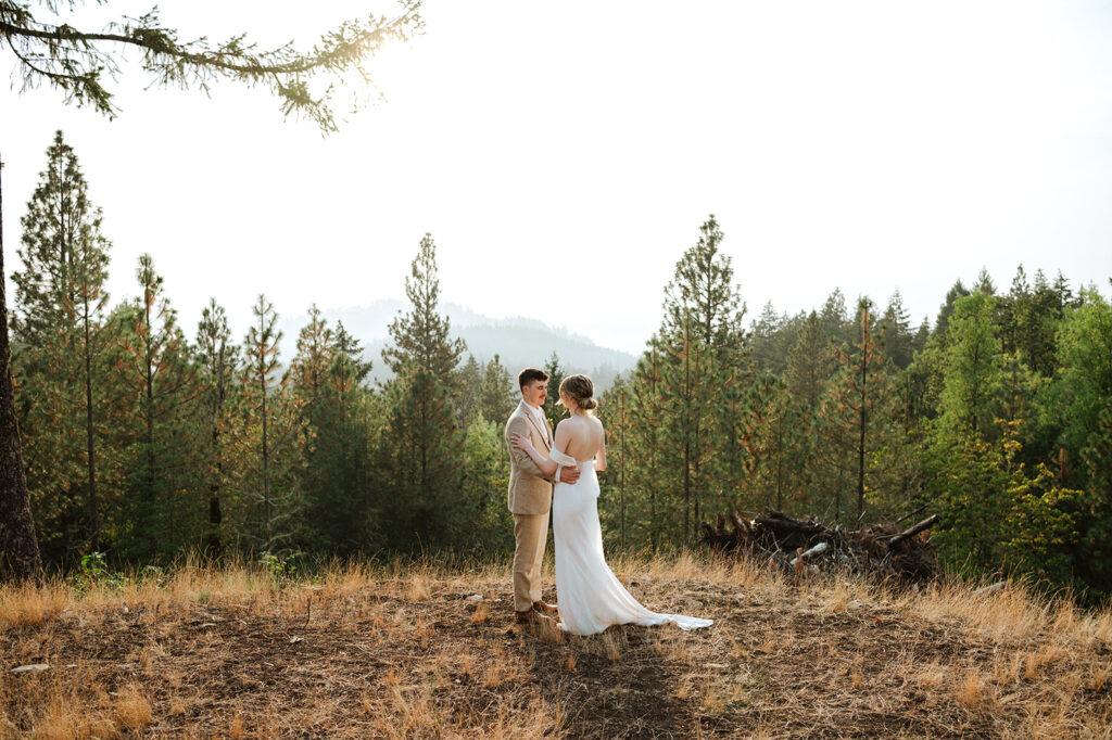 bride and groom wedding portraits at oregon forest wedding at mount Tom House