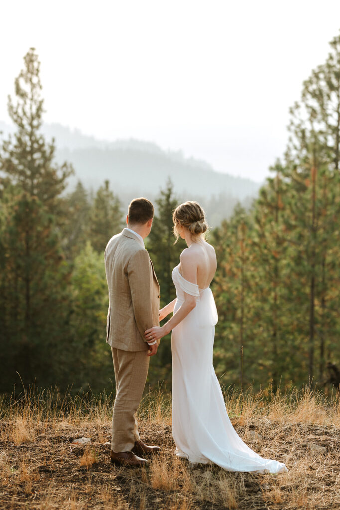 bride and groom wedding portraits at oregon forest wedding at mount Tom House