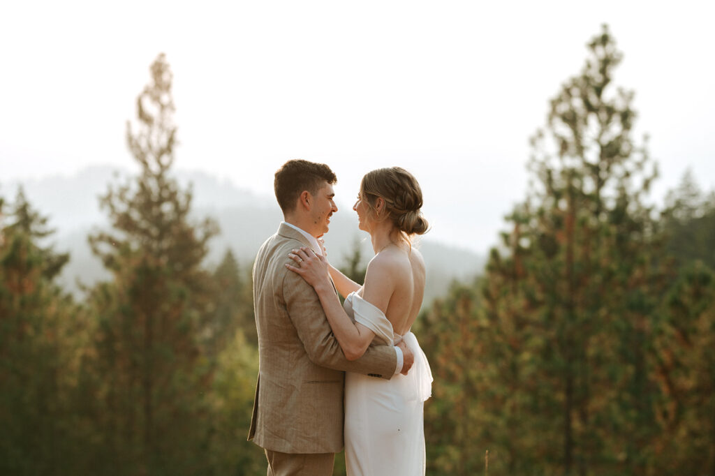 bride and groom wedding portraits at oregon forest wedding at mount Tom House